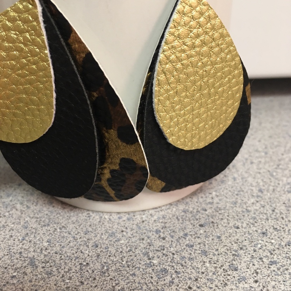 Leopard black gold print